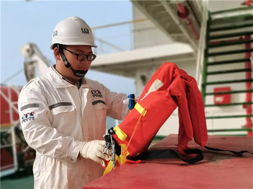 船级社（CCS）福州分社验船师华剑锋，荣获CCS 2020年度优秀验船师荣誉称号。